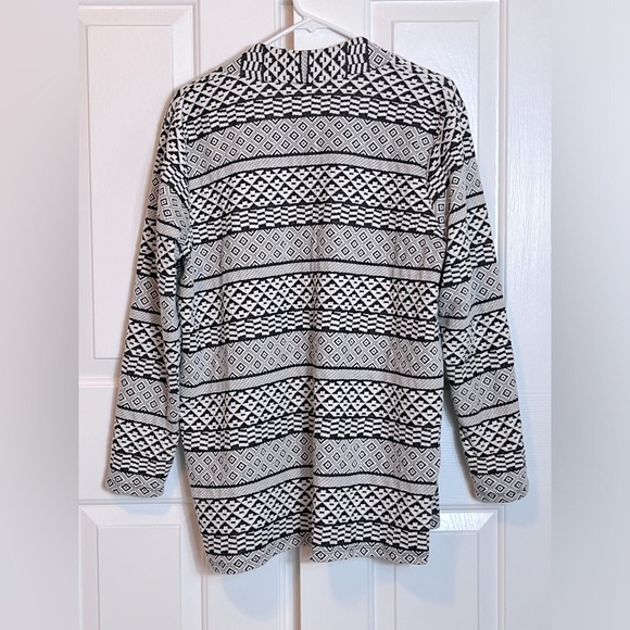 H&M Black & White Sweater, Open Front, Geometric Print, Lightweight - Picture 2 of 4